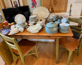 Vintage wood kitchen table + 2 matching chairs
