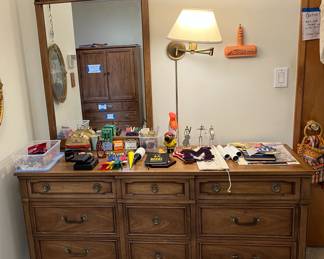 Drexel dresser w/matching mirror