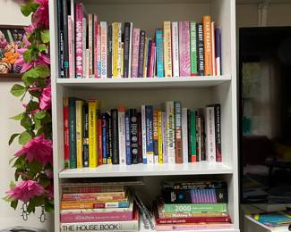 Fun books! Most $2 unless otherwise marked (still in process of marking 😅 but like 90% of stuff at sale is under $5) 📚 Themes: LGBT, Disability, Workplace, DEI, Graphic novels, Crafting, Disney Cookbooks, Parenting, Children’s books, niiiice Coloring books, etc. (Vintage Magazines and Highlights magazines with Collage/Art Supplies)