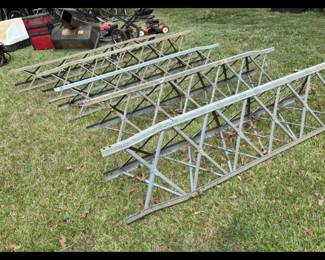 2 antenna towers available one needs to be disassembled
