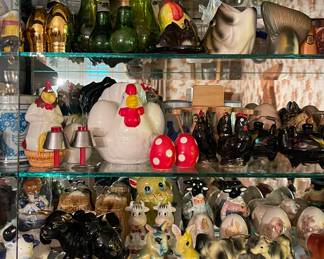 SALT/PEPPER SHAKERS