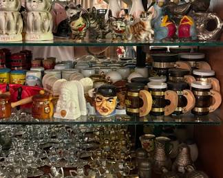 SALT/PEPPER SHAKERS