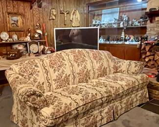 FLORAL COUCH