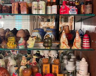 SALT/PEPPER SHAKERS