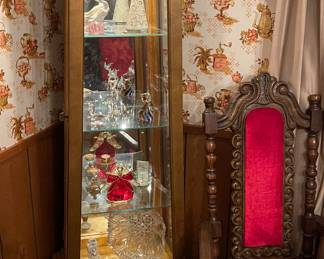 LIGHT UP SMALL CURIO CABINET