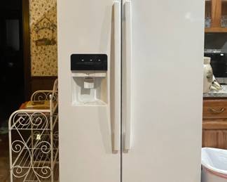AMANA REFRIGERATOR 