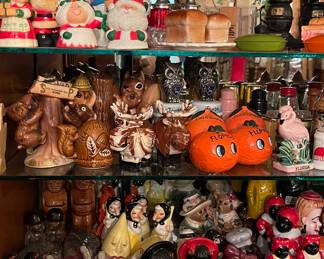 SALT/PEPPER SHAKERS