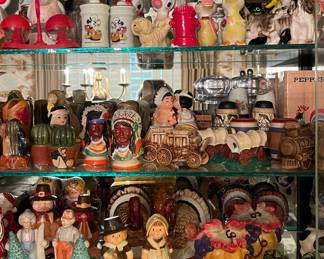 SALT/PEPPER SHAKERS