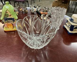 Wyndham Scalloped Tulip Serving Bowl