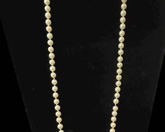 Vintage Faux 26 Pearl Necklace