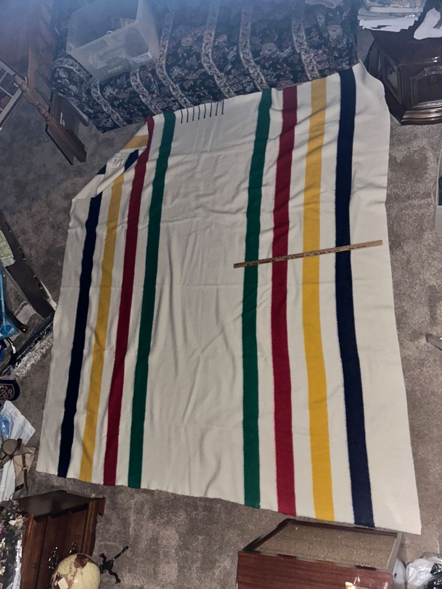 Hudson Bay Company king size wool blanket with ‘8 lines’ (points) with no rips or tears.
