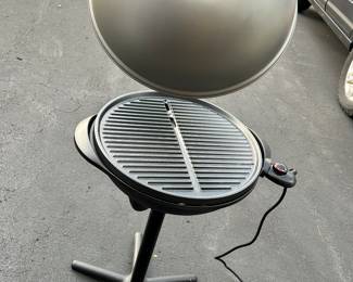 Never used George Foreman pedestal grill. BRAND NEW!!!
