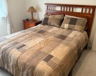 Queen shaker style bedroom set