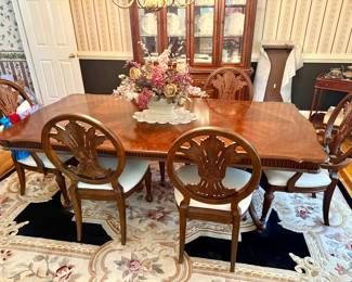 Dining Table with Leaf and 6 Chairs 