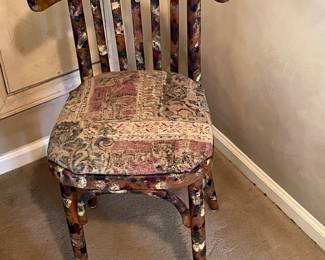 Interesting finish style on the desk chair. Cushioned seat, very unique!