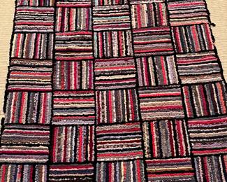 approx 2.6’ x 3.6’ wool rug