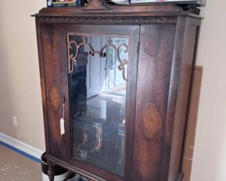 Nice little china cabinet