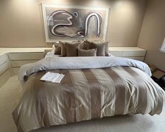 King size (?) Bed