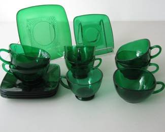 14 pieces of Anchor Hocking in Charm Forest Green (square) and Colonial Lady Forest Green (round)