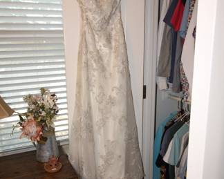 Maggie Sottero Wedding Dress (retail $1500)
