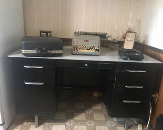 Steel vintage Tanker Desk