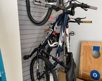 Men’s & women’s mountain bikes
