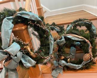 4 of these wreaths