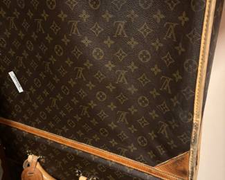 LOUIS VUITTON TRAVEL BAG
