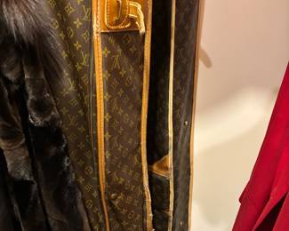 2 LOUIS VUITTON GARMENT BAGS