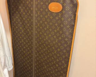 LOUIS VUITTON TRAVEL BAG