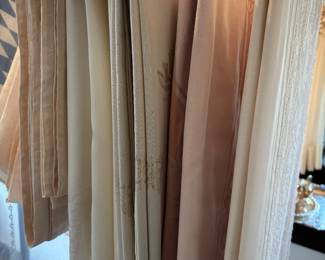 LINEN TABLECLOTHES
