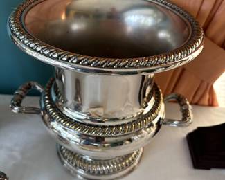 CHAMPAGNE URN