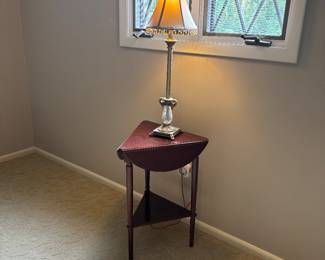 DROPLEAF TABLE AND LAMP