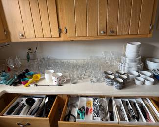 Kitchen
Glassware
Utensils
