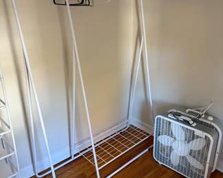 Closet Room
Clothes rack
Fans