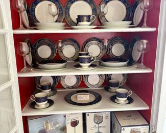 Dining Room
Set for 8 Mikasa China
Gold rimmed stemware