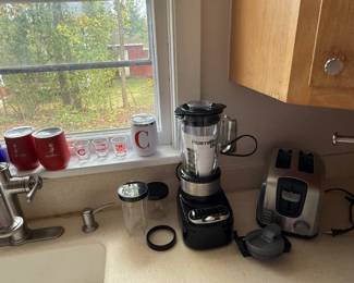Kitchen
Toaster
Hamilton blender