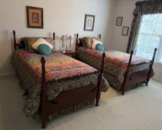 Pair, vintage Low Post Federal Style pineapple twin beds 