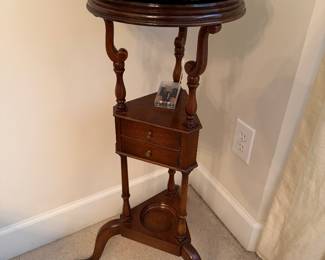 Vintage Kittinger Colonial Williamsburg Wig stand