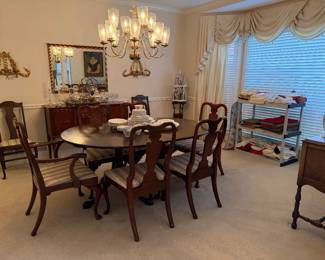 Henkel Harris Twin Pedestal Dining table w/4 leaves