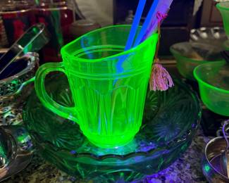 Anchor Hocking Colonial Uranium Vaseline Glass Pitcher