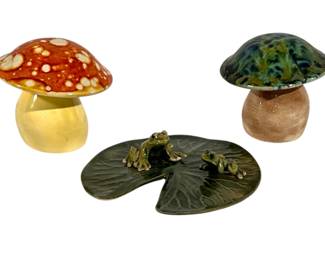 Miniature Ceramic Frogs Toadstool 
