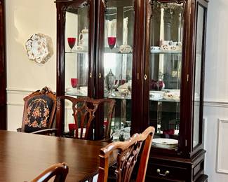 20th Century Chippendale Style Glass Doors and Shelves with Mirrored Back China Cabinet, also has drawers on bottom