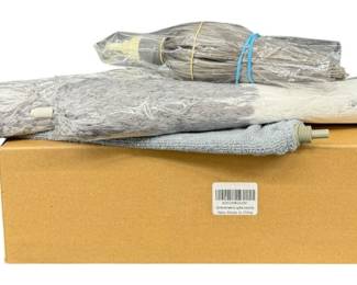NEW Deux Microfiber Feather Duster