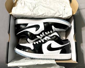 Men’s Jordan’s 1 Low SE Size 10.5