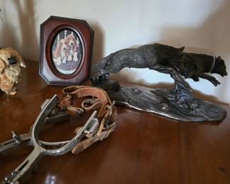 wolf sculpture