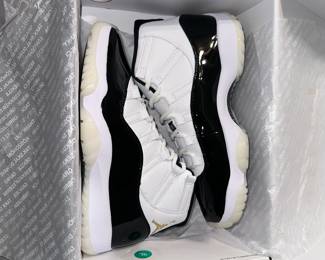 Men’s Jordan’s XI Gratitude Size 10.5