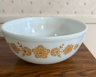 Vintage Pyrex Butterfly Gold 404