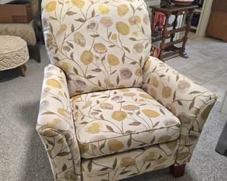Pair of very clean La-Z-Boy recliners