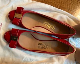 FERAGAMO SIZE 7 1/2